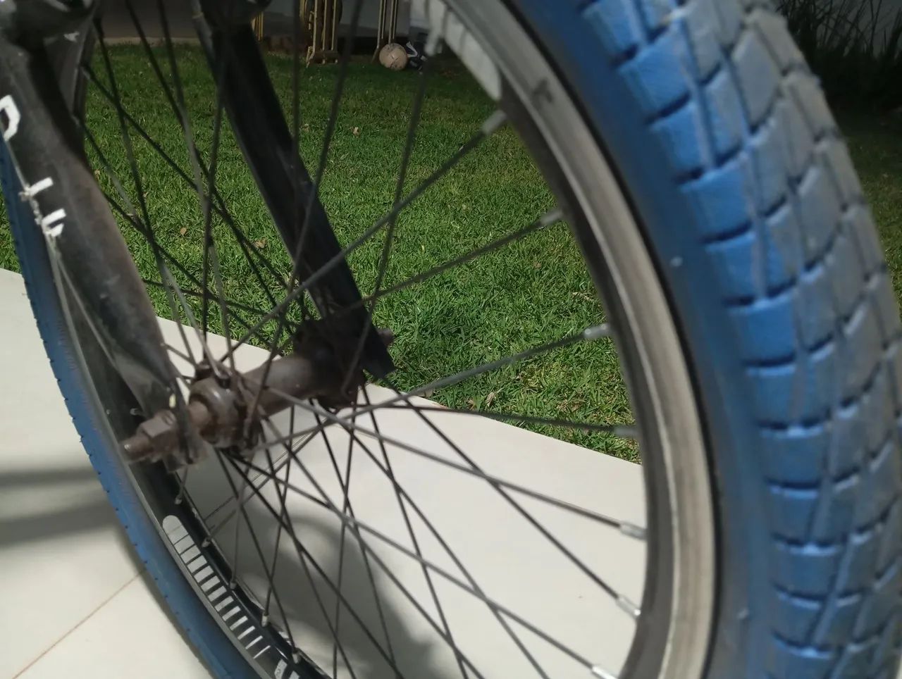 Vendo bicicleta infantil da marca Wolf - Foto 3