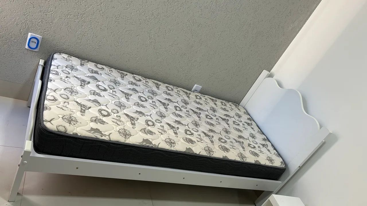 Vende-se cama com colchão usada apenas 1 mês 