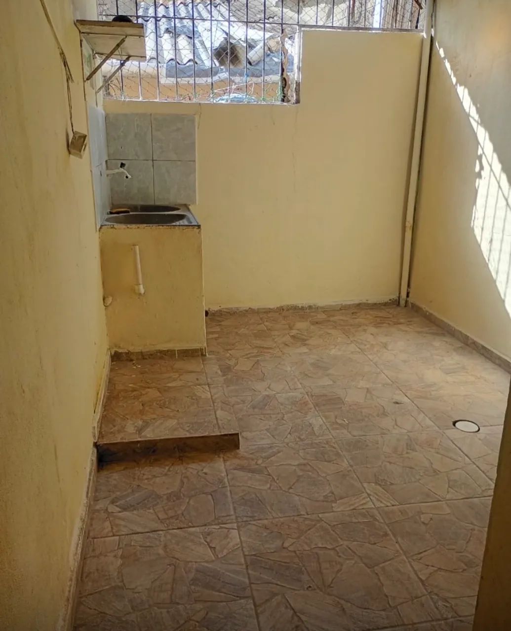 Ótima casa 2 quartos no Cordeiro  - Foto 2