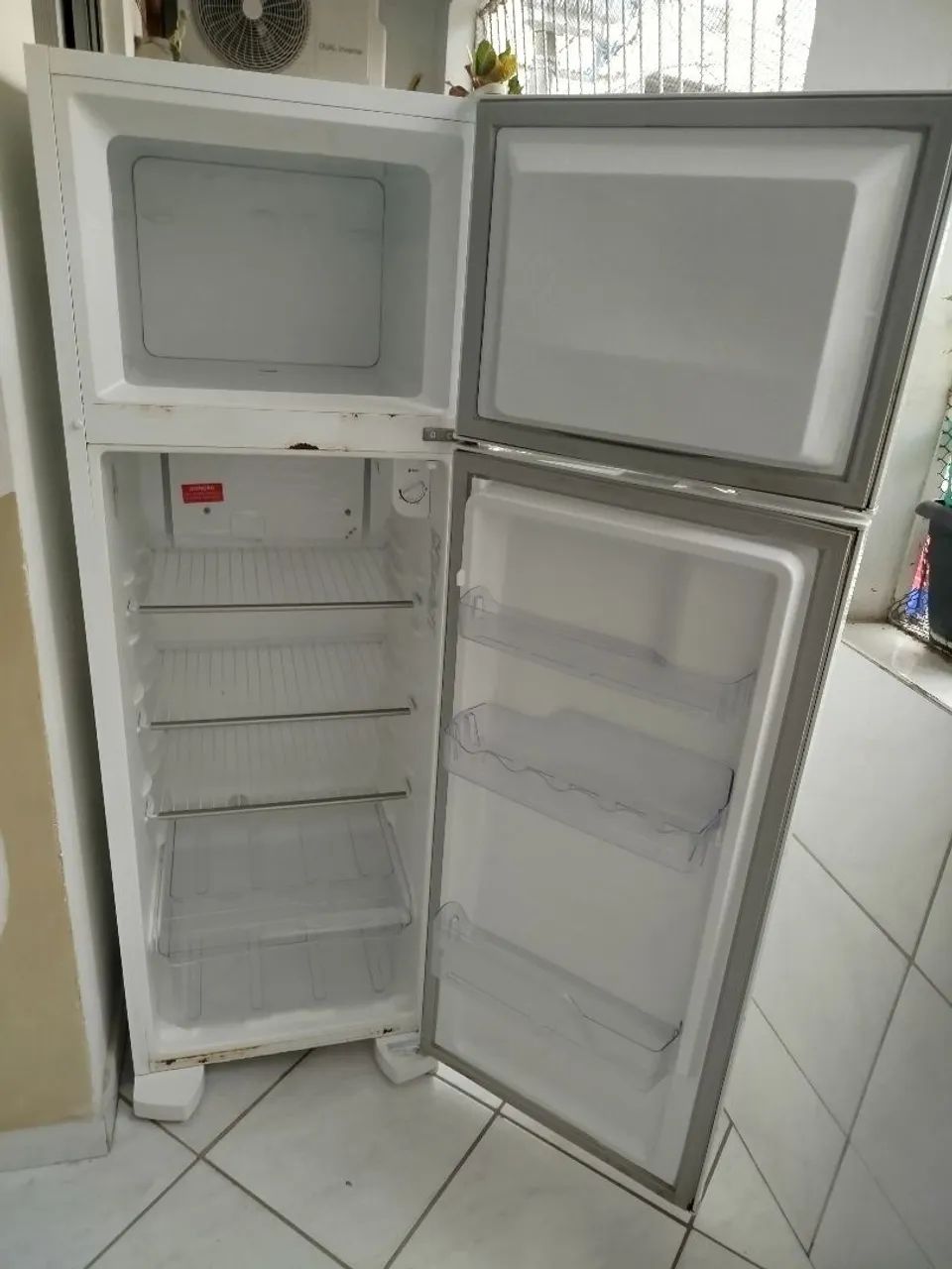 Geladeira Electrolux 2 portas - Foto 2