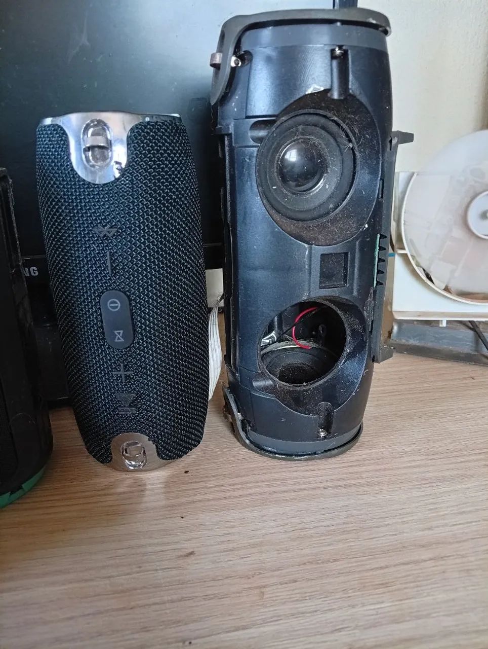 Lote A com 6 caixas de som com defeito  - Foto 4
