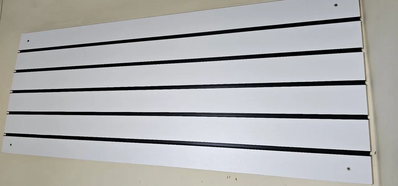Painel Canaletado Branco MDF Expositor Para Loja 1,50x0,60 - Ótimo Estado - Foto 2