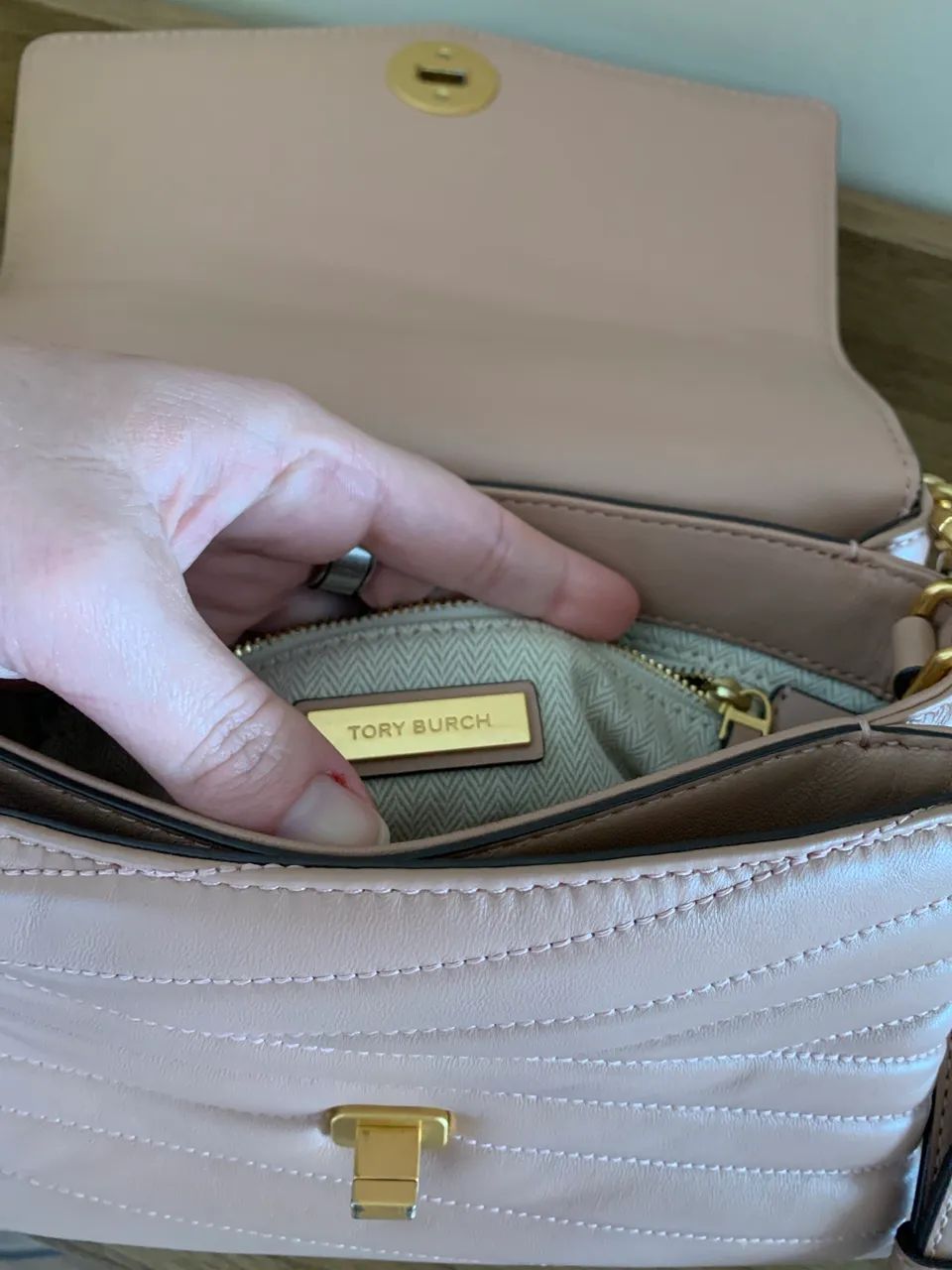 Bolsa tory burch kira chevron nude - Foto 5