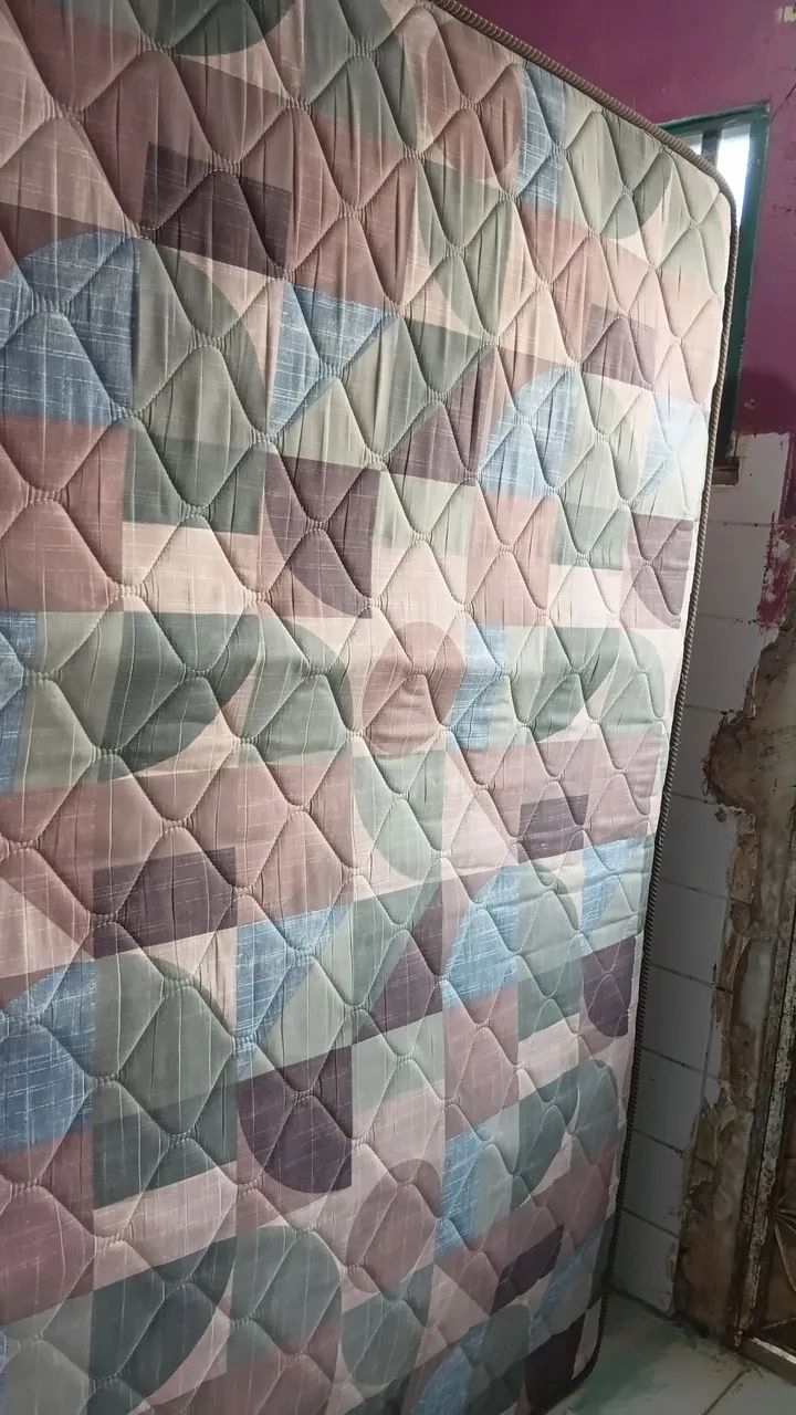 Vendo uma cama de casal ou troco em um celular número pra contato *