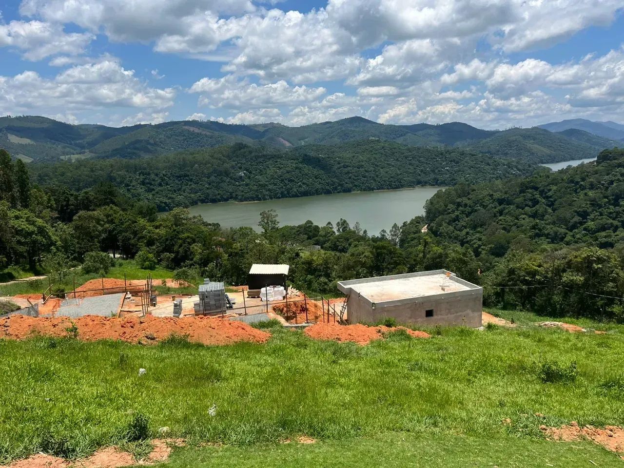 Terreno Entregue com Platô / Negocie com FGTS