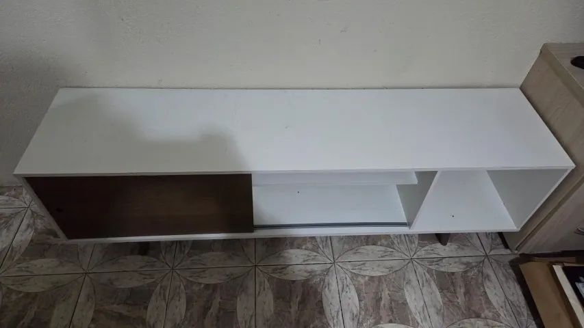 Rack Madesa Dubai para TV até 65 Polegadas com Pés - Branco com detalhes Marrons - Estilo  - Foto 3