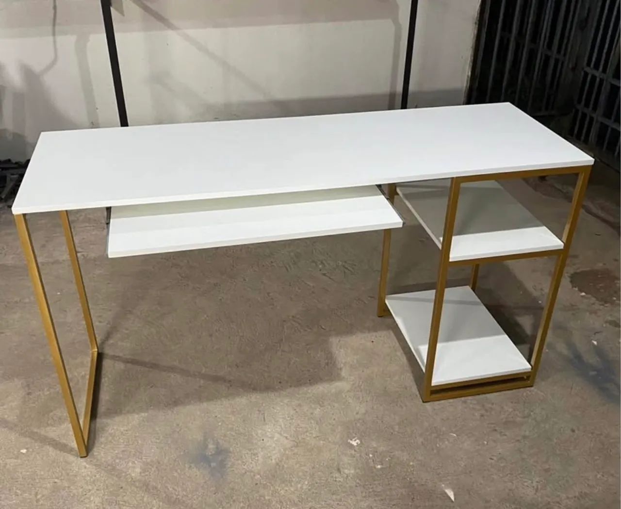 Mesa escrivaninha - Foto 2