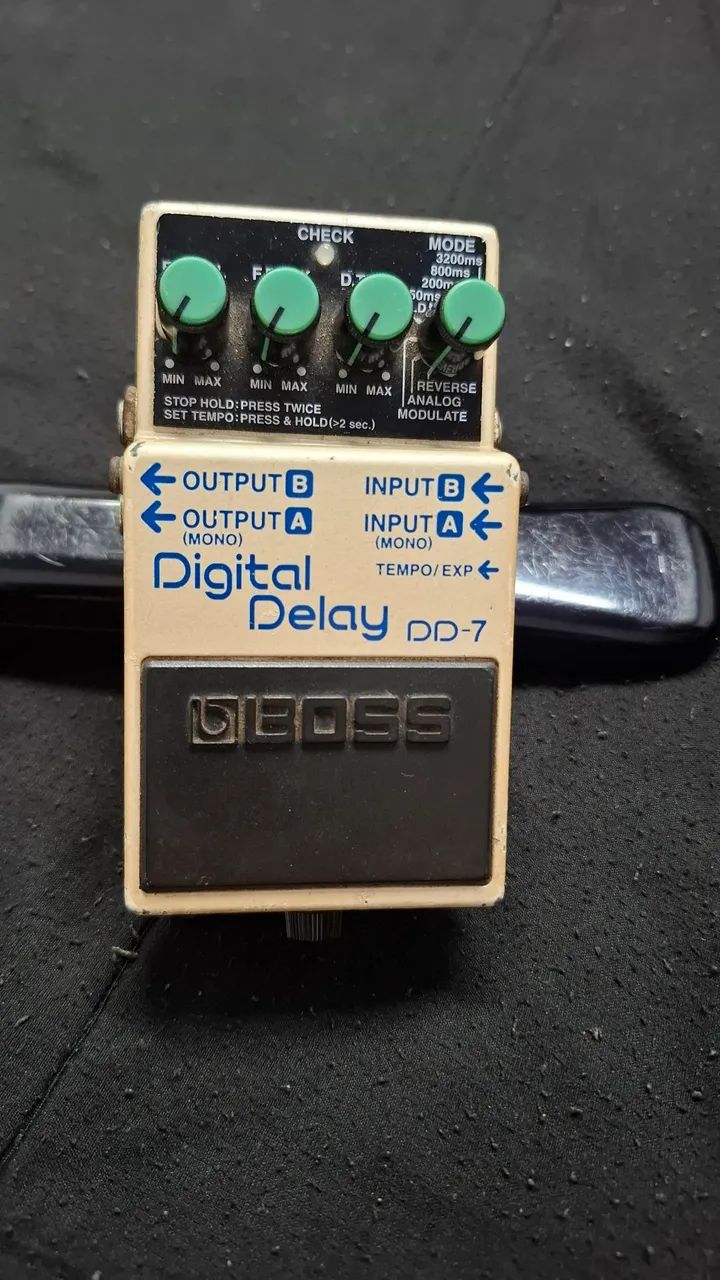 DIGITAL DELAY DD-7 BOSS. 