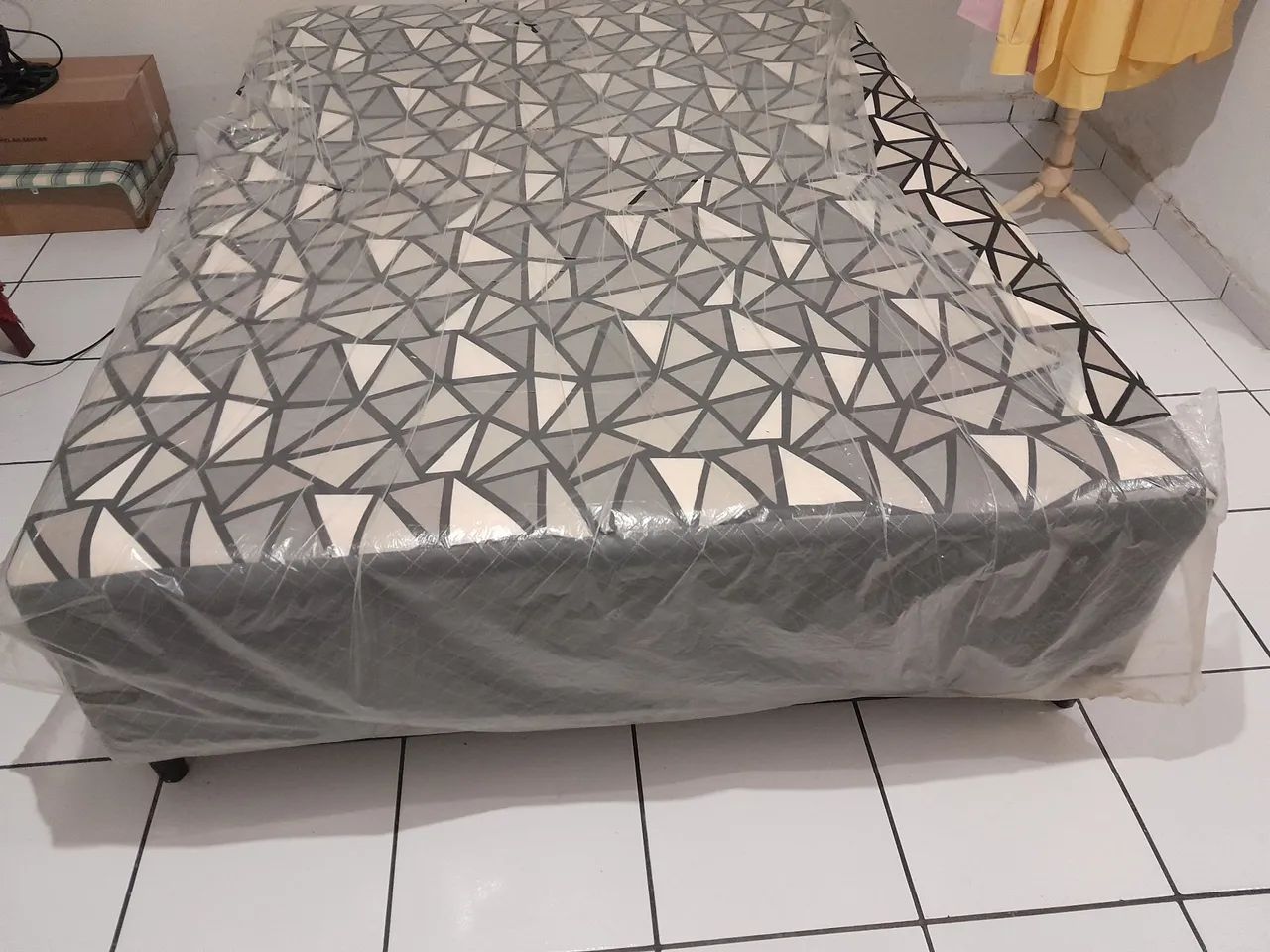 Cama unibox novíssima confortável 65576114180994124