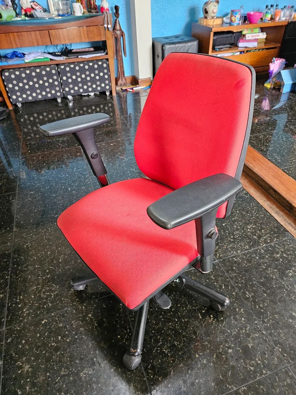 Cadeira executiva / escritório Ergonômica / Múltiplas regulagens