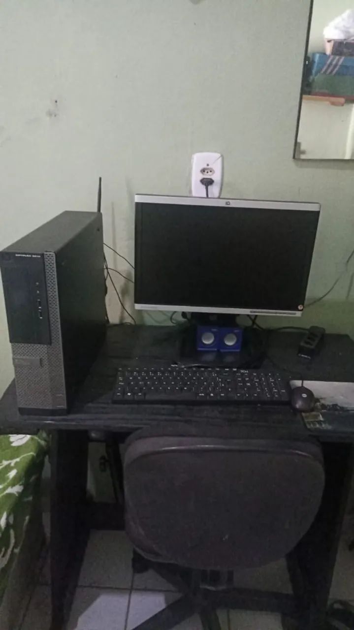 Vendo Pc da marcar Dell, 550 reais. Contato: *