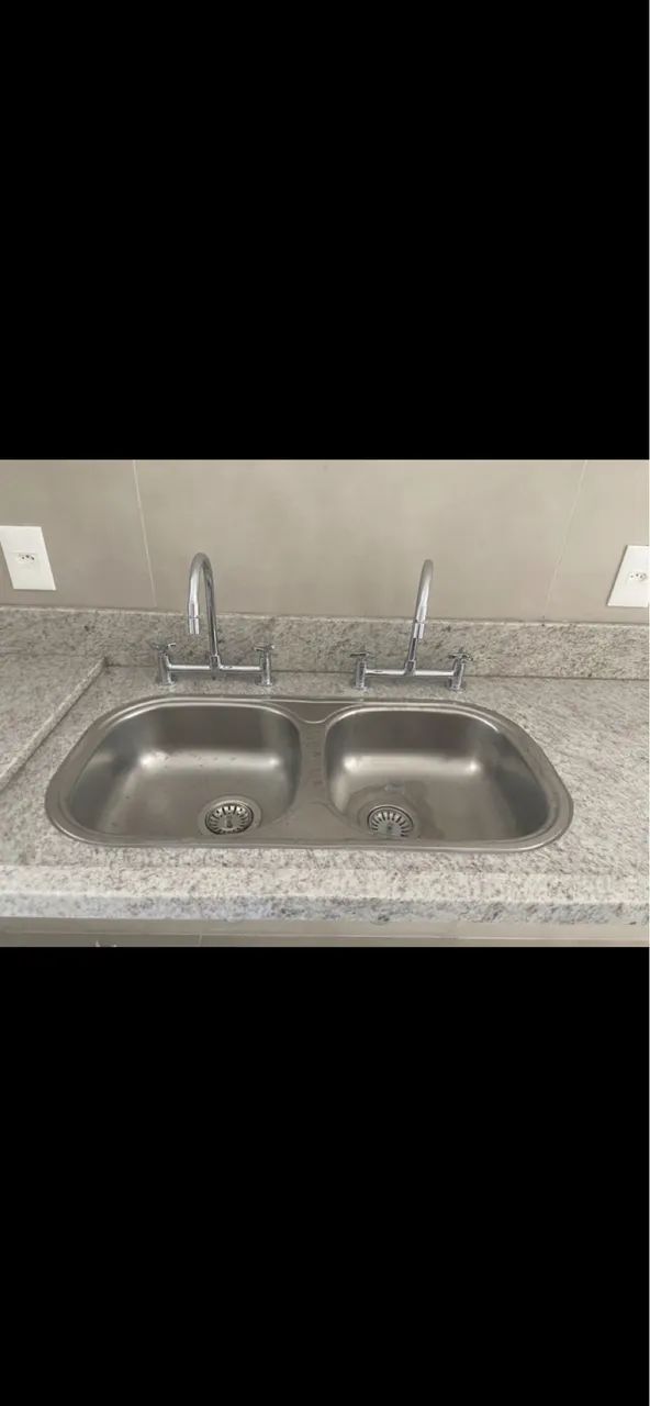 Double-basin kitchen sink