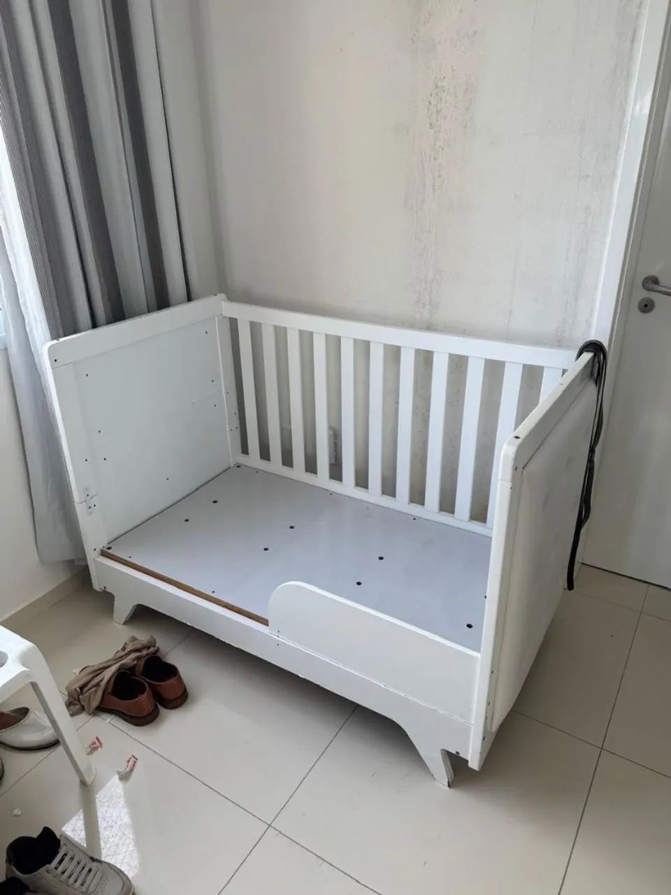 Berço mini cama capitonê sem colchão 