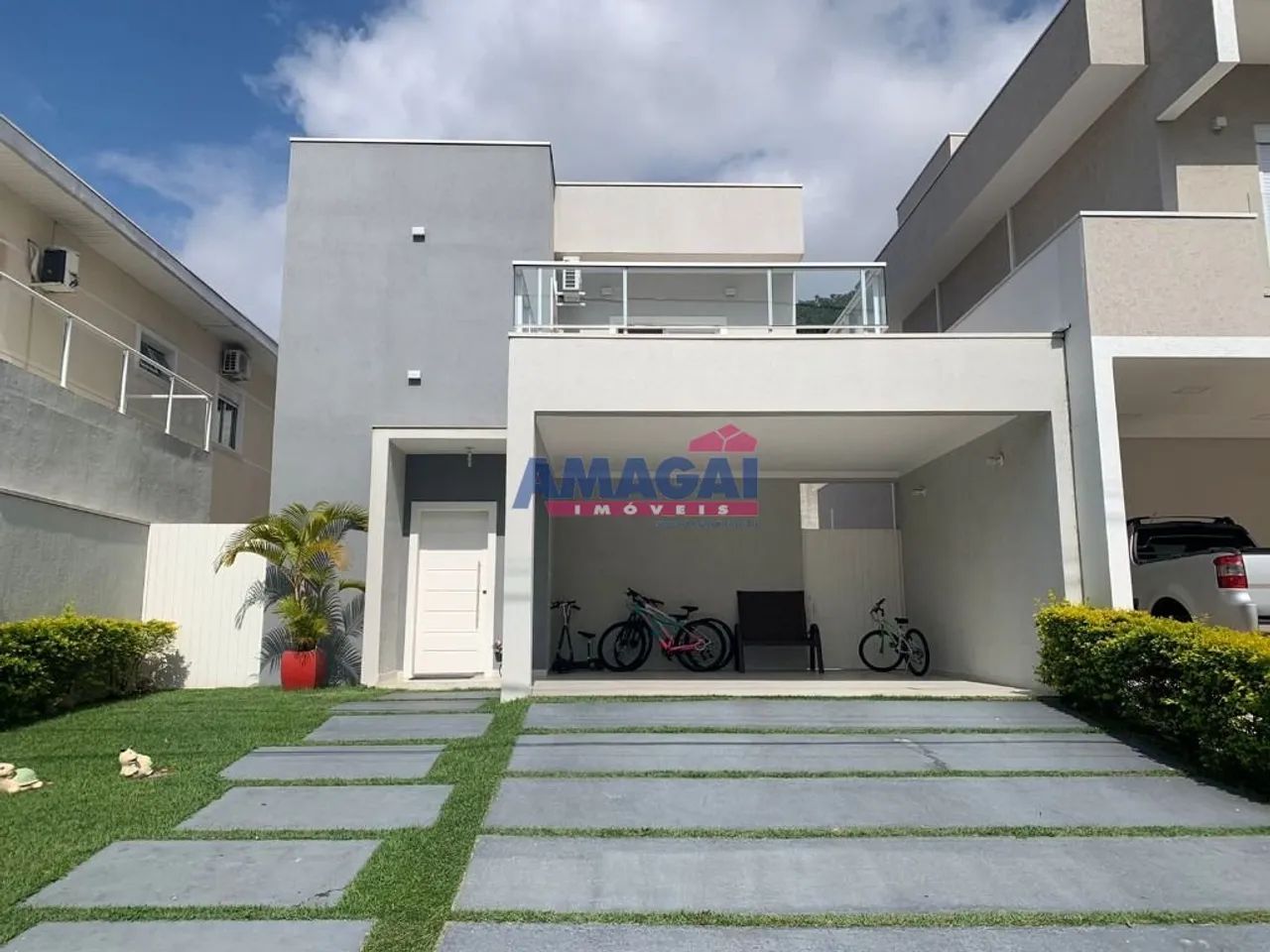 Sobrado com 4 quartos para venda