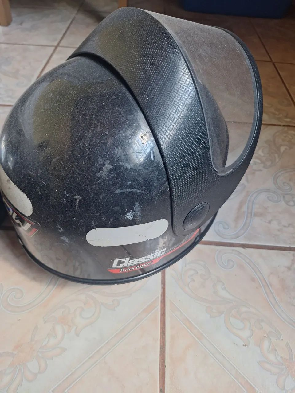 02 capacetes em bom estado - Foto 3