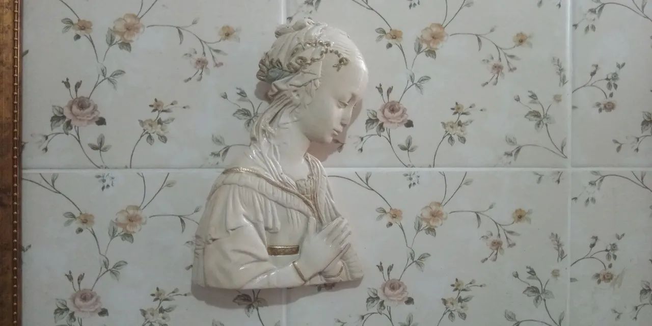 Imagem sacra víntage de Madonna( Nossa Senhora em pose de oração)