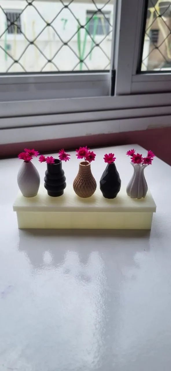 Kit com 5 mini vasos mais caixa que brilha no escuro  - Foto 3