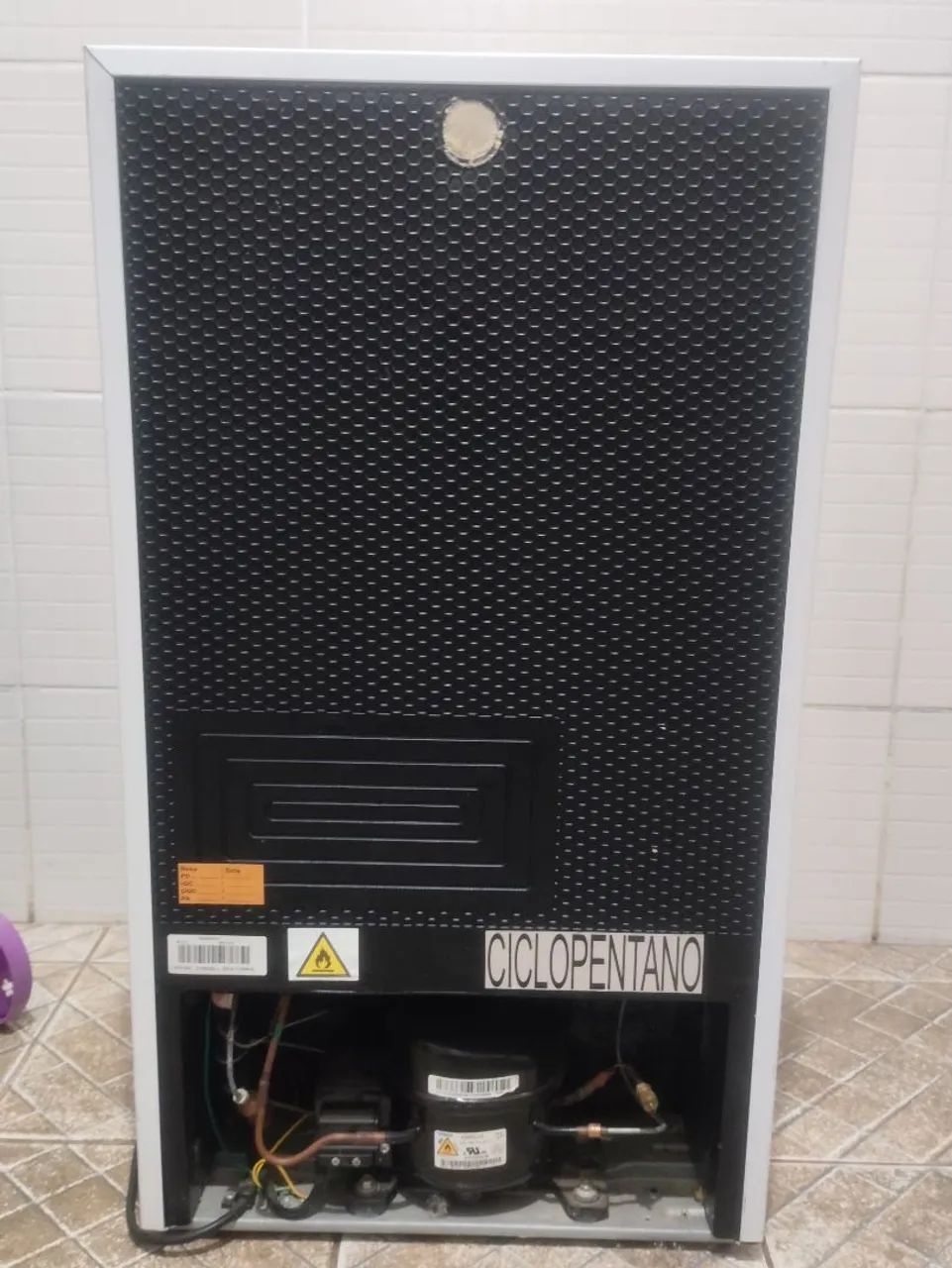 Frigobar Midea 93 litros  p/ conserto - Foto 3