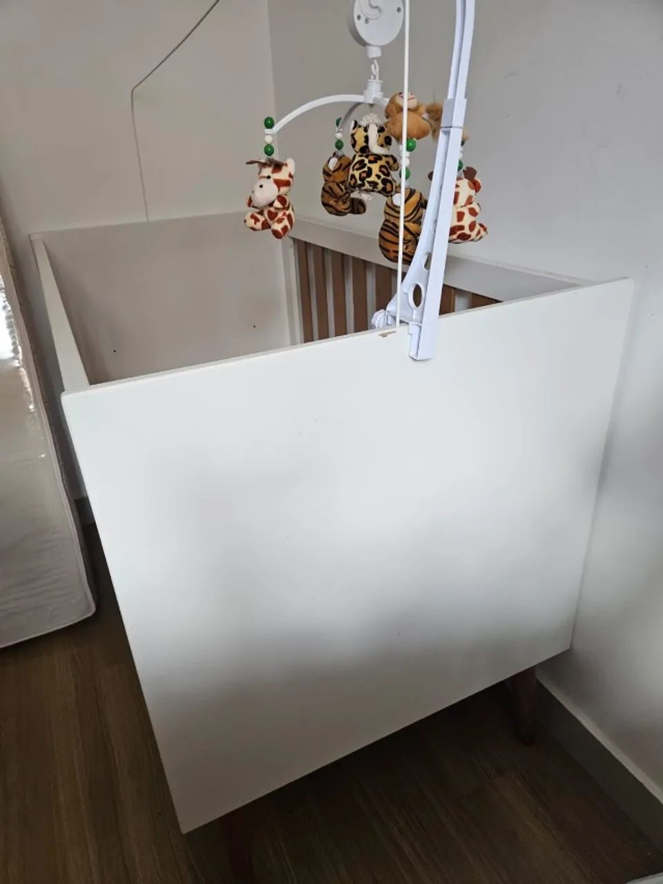Vende-se berço com colchão e móbile - Foto 3