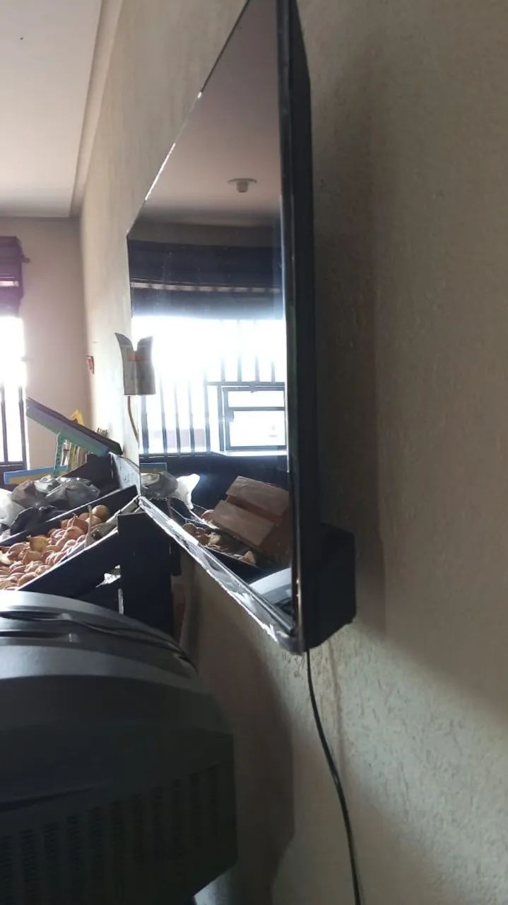 Vendo televisão Roku 43 polegadas  - Foto 5