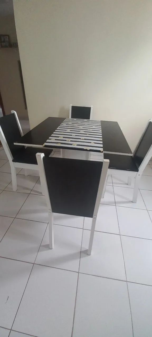 Mesa 4 cadeiras