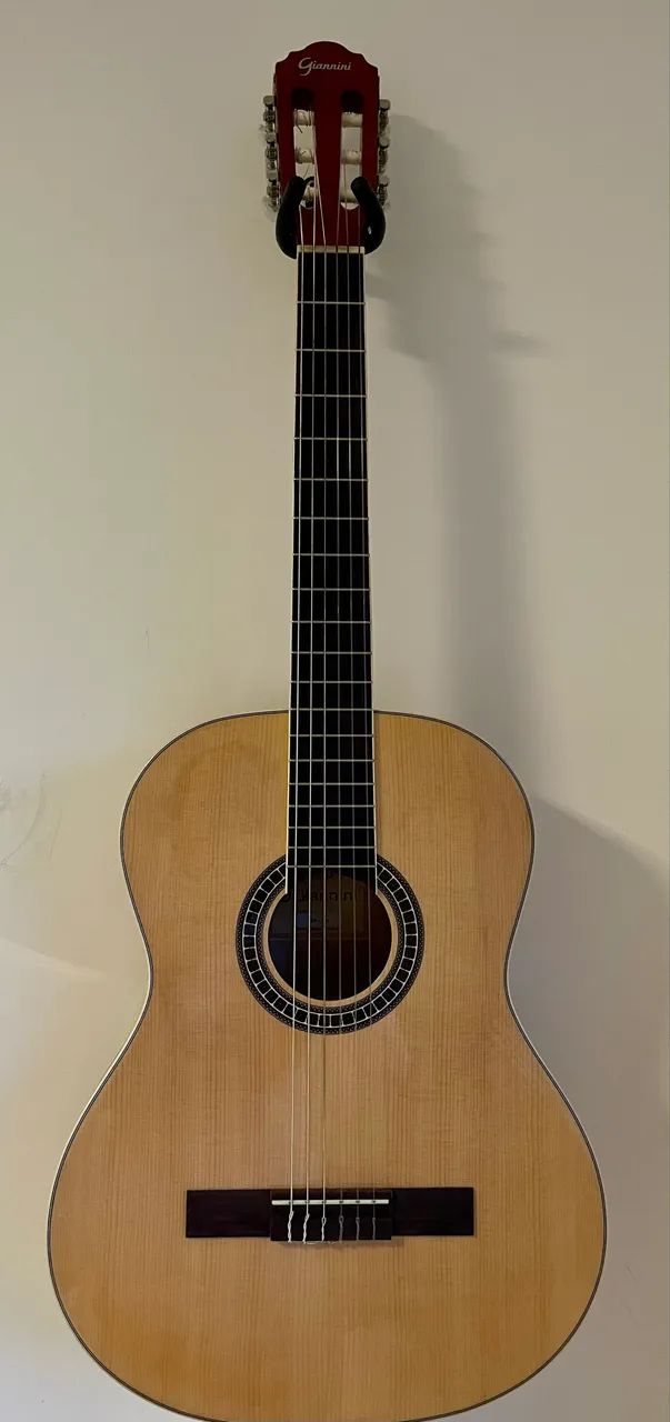  Vendo Violão Giannini Nylon em perfeito estado