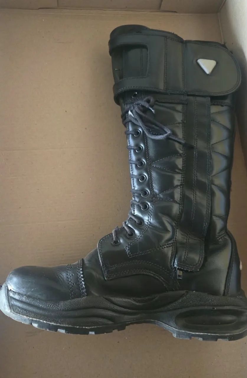 Bota de couro 38
