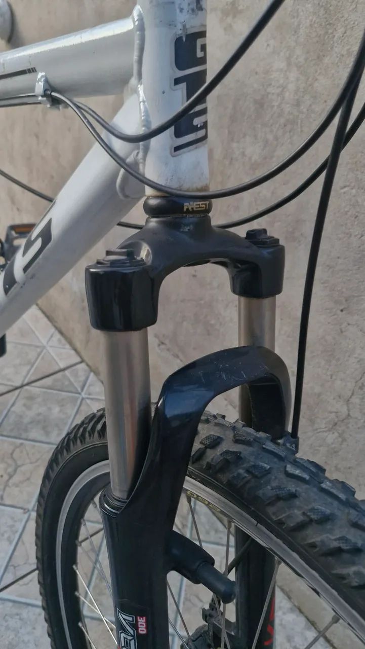 Bicicleta semi nova aro 26 - Foto 3