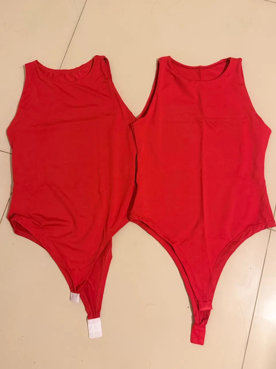 Lote com 5 blusas  - Foto 3