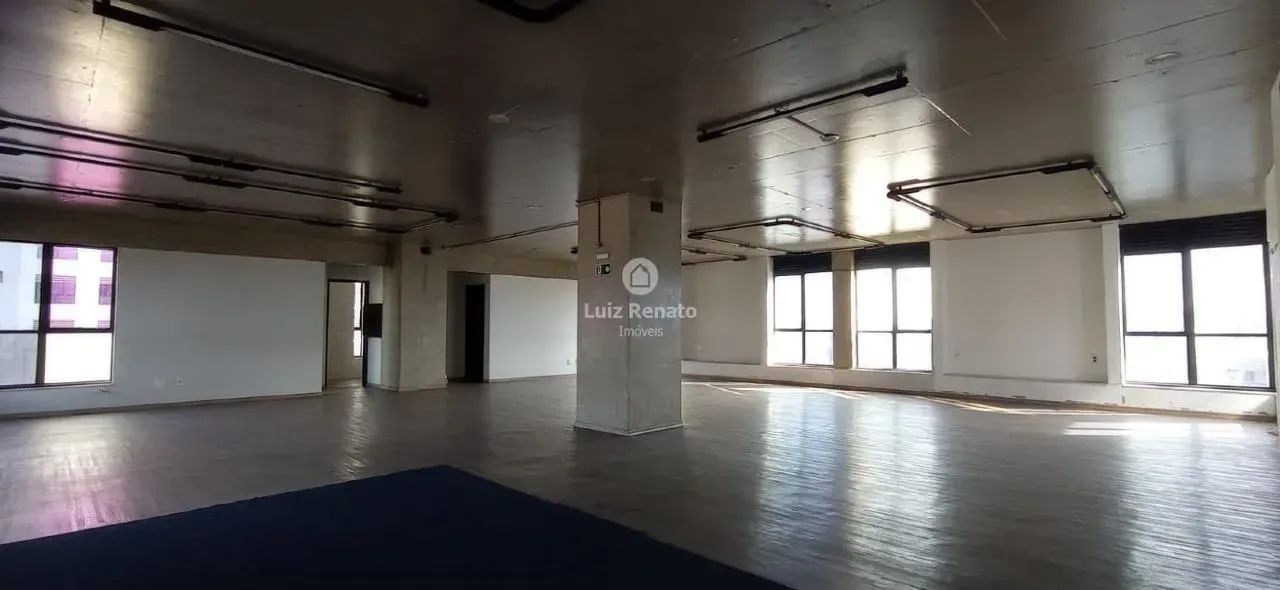 Sala comercial com excelente localização no Estoril