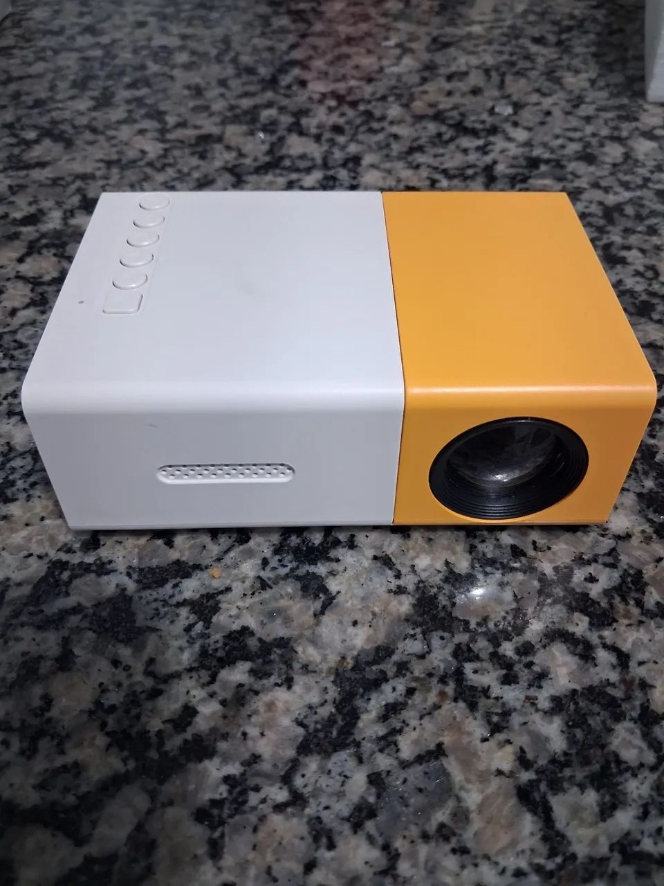 Mini Projetor LED Portátil YG300 - Foto 3