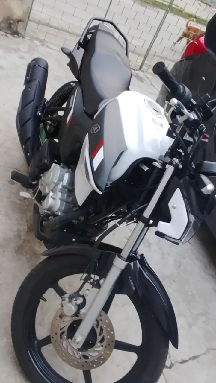 Moto de procedência telefone *