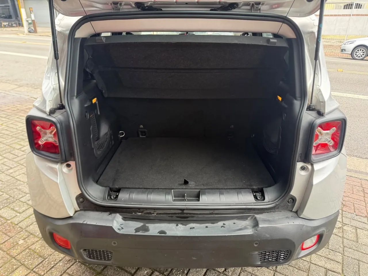 Jeep Renegade Sport 1.8 4x2 Flex 16V Aut., foto 15 de 18
