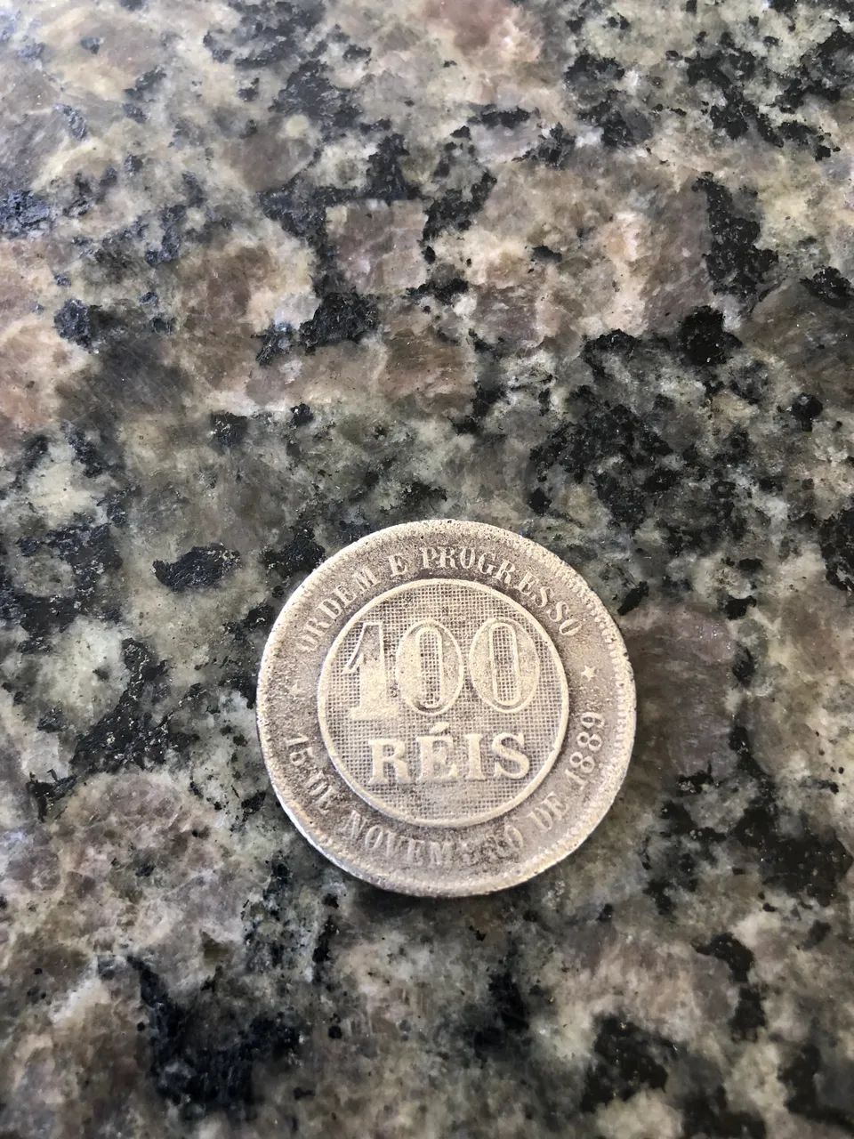 Moeda 100 réis 1889 reverso invertido 