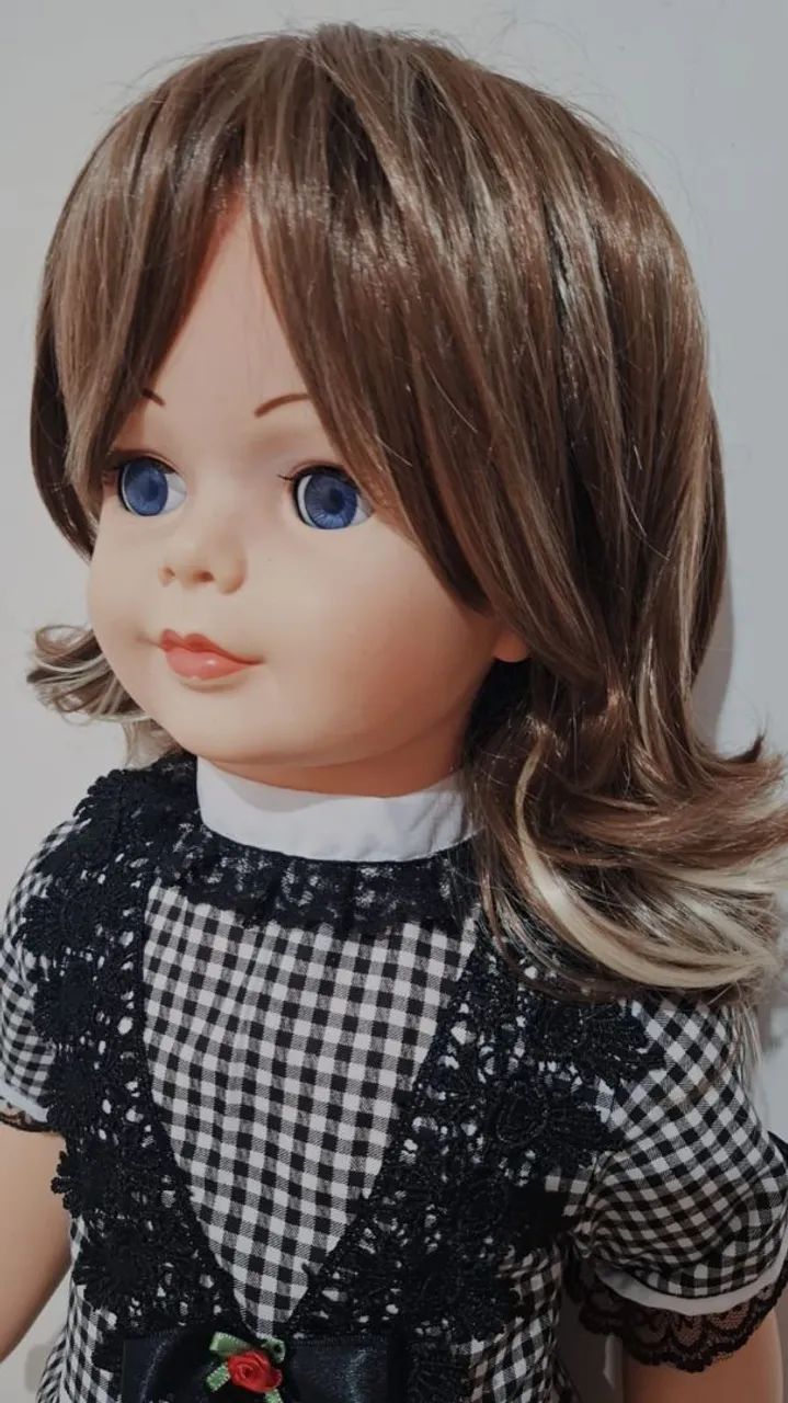 Boneca amiguinha vestido xadrez com renda