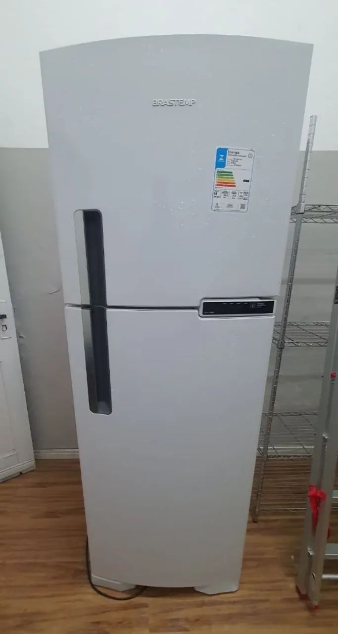 Geladeira em semi-nova em ótimo estado de conservação!