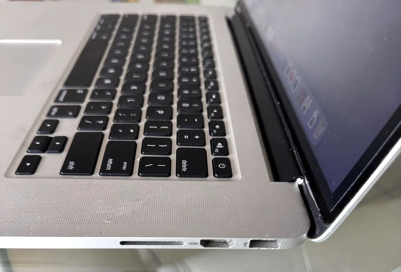 Apple Macbook PRO Tela 15 Polegadas - i7 - 16gb/256gb