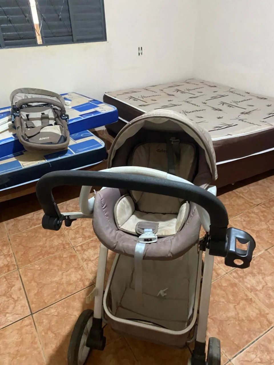 Carrinho de bebê + bebê conforto TOP  - Foto 3