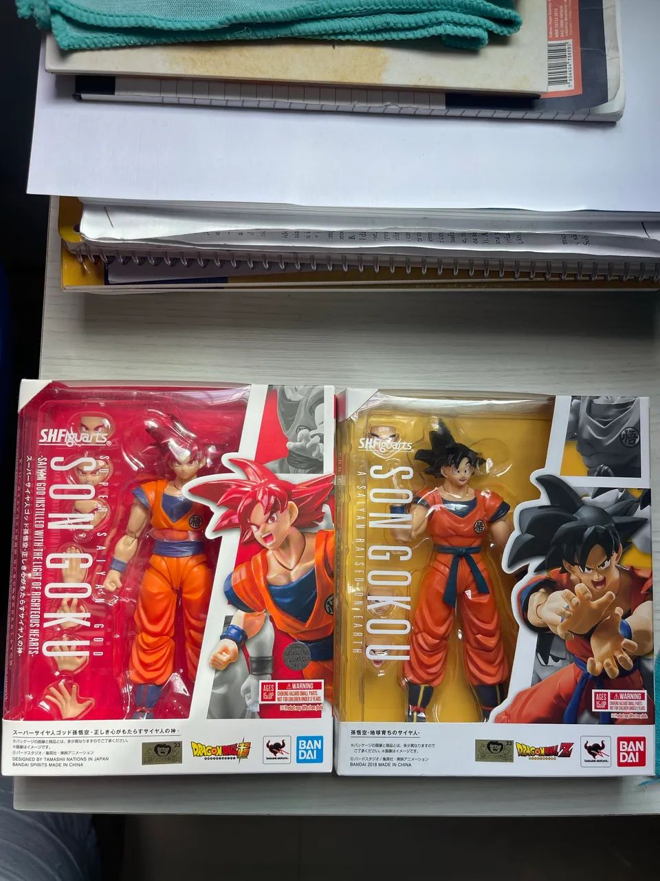 Goku base e Goku God Sh Figuarts 
