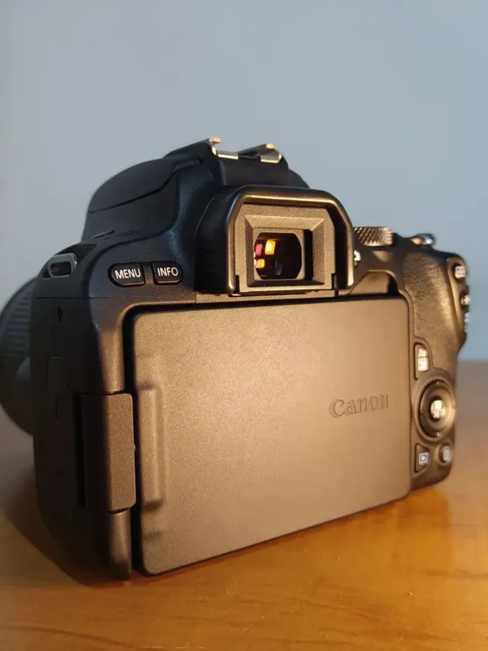 Camera canon SL2 + lente 18-55mm semi nova - Foto 5