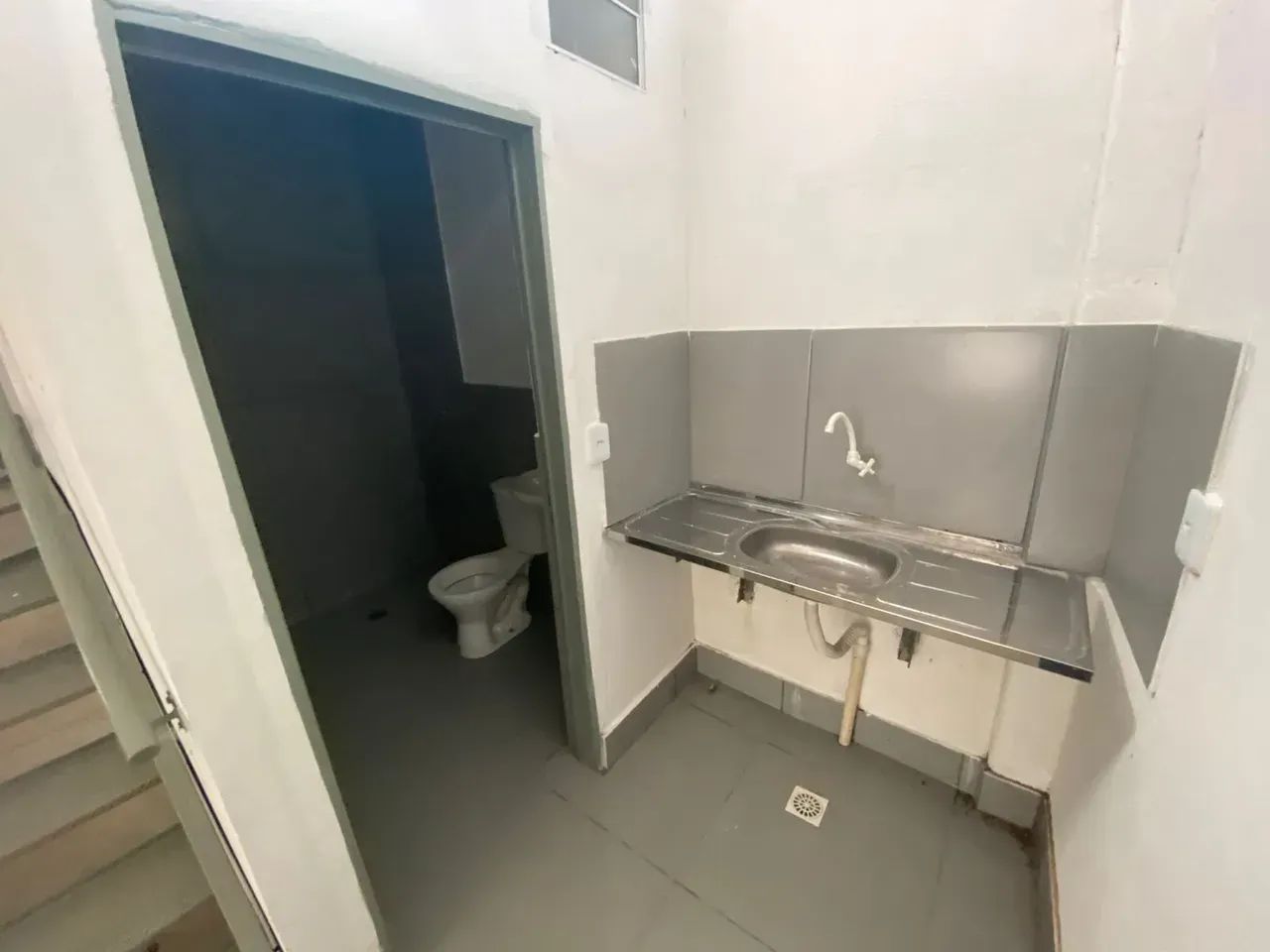 Barracão com 300 m2 próximo a Tennis Companny - Foto 4