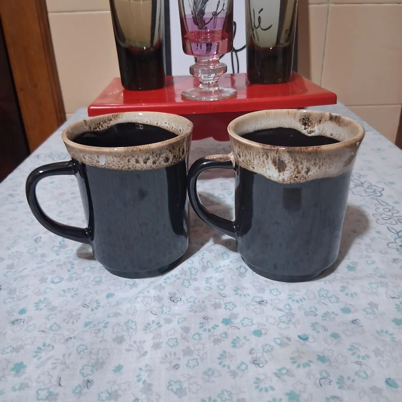 Kit5 peças,  2 canecas,  1 taça alta elegante,  2 copos estreitos, altos e delicados. - Foto 5