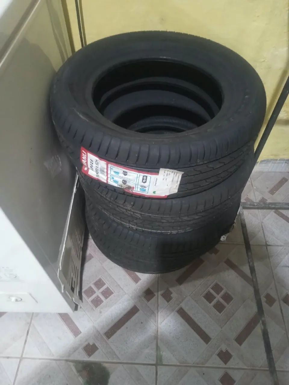 Vende-se pneus novos 