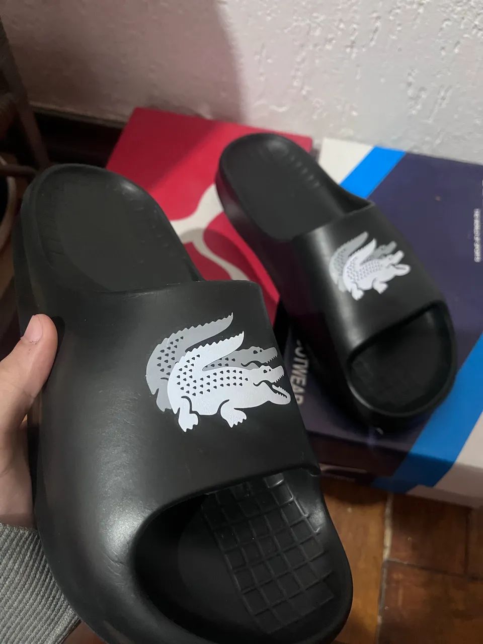 Chinelo Lacoste preto 