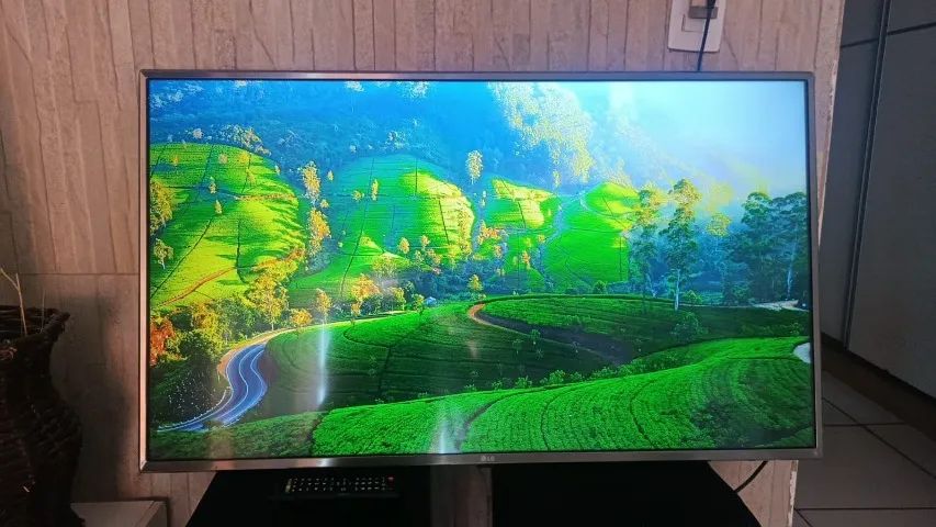 TV 4K 43" Polegadas LG Semi-nova - Foto 2