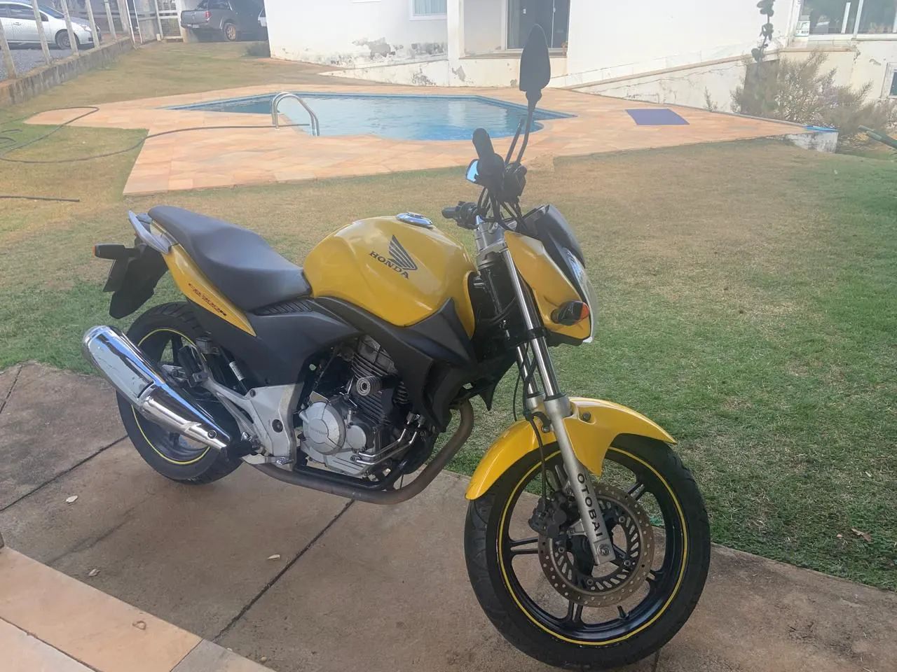 Moto CB300R