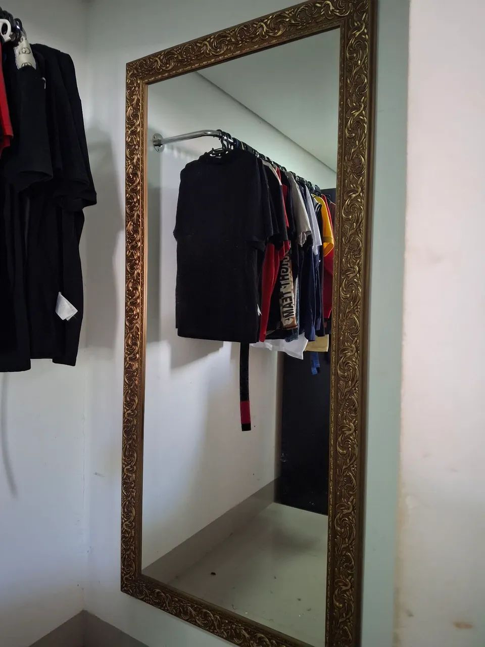 Espelho com moldura 