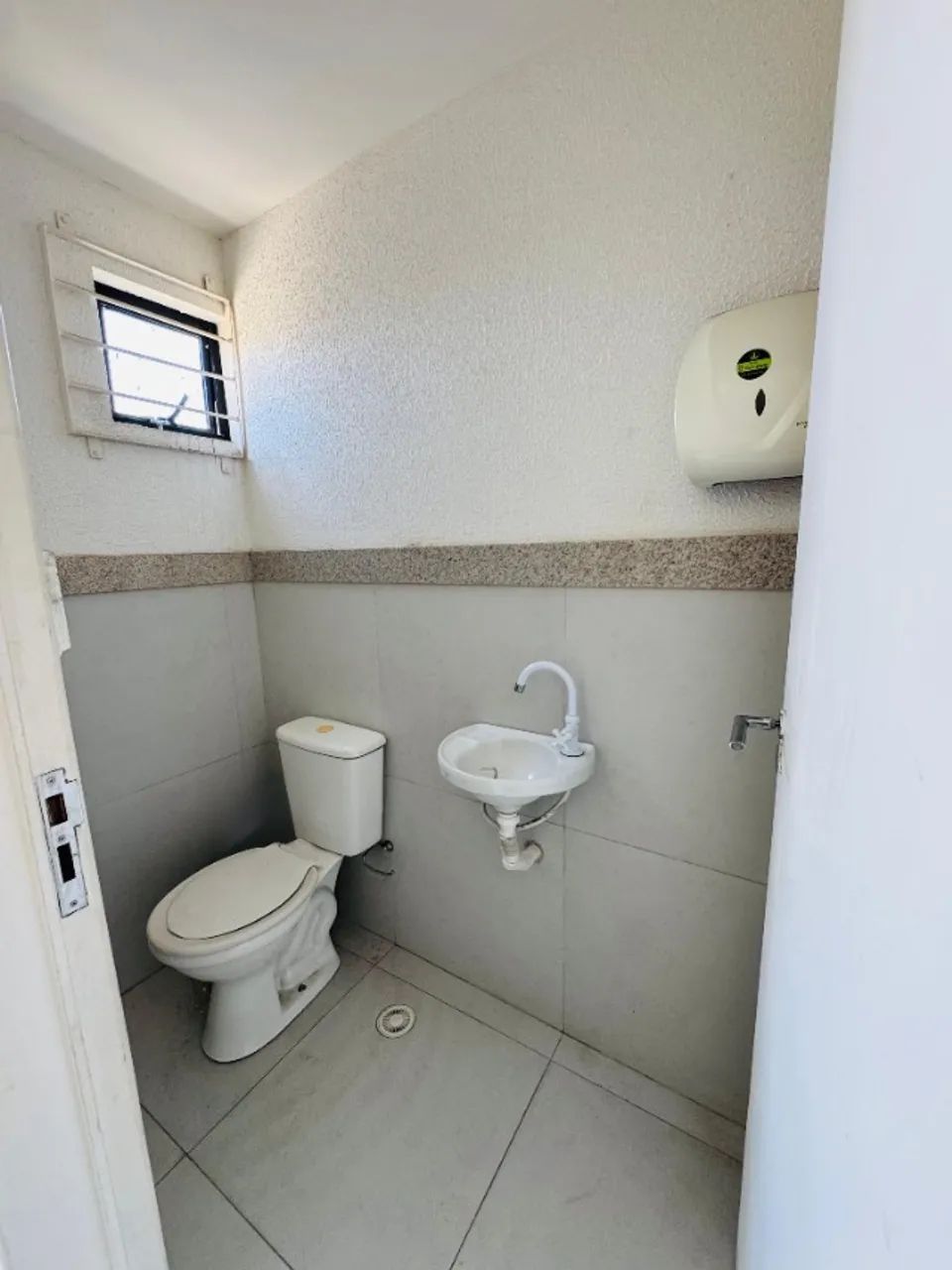 LOJA e Sala comercial, com 30 m² em galeria comercial de grande fluxo - Foto 4