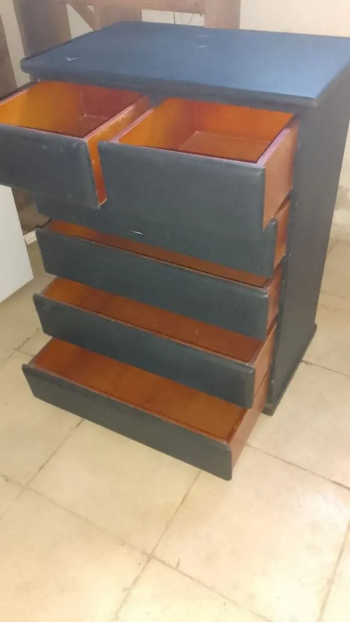 CÔMODA DE MADEIRA 