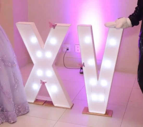 Letras XV iluminada 94cm